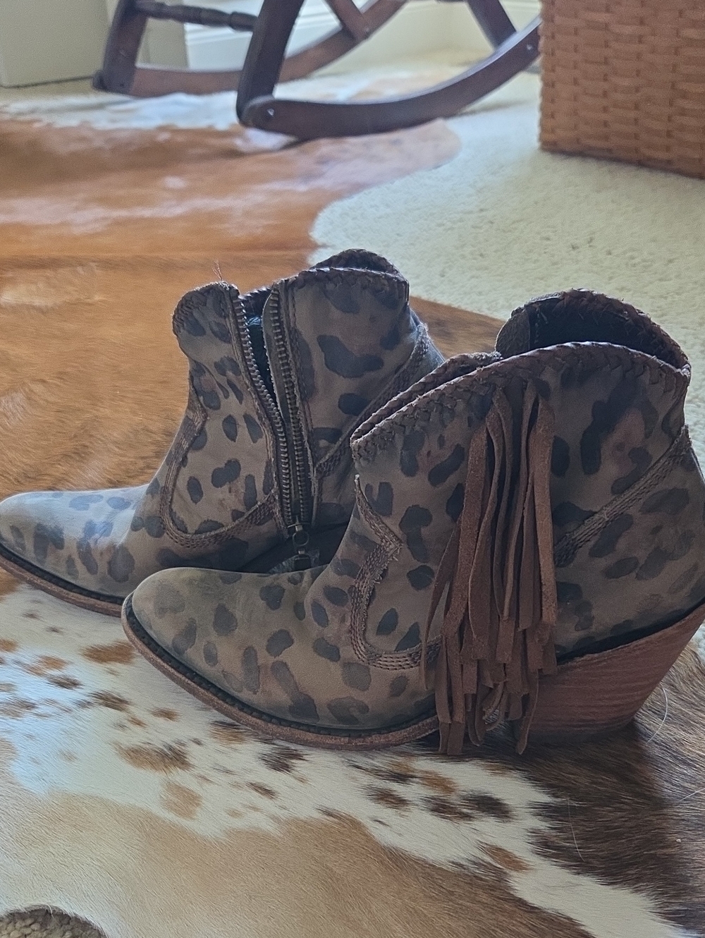 Liberty Black Fringed Leopard Print Ankle Booties Sz 7